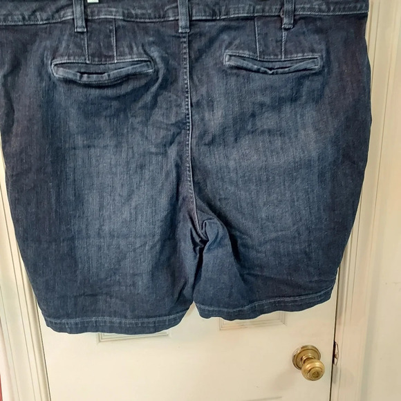 Lane Bryant Dark Wash Denim Bermuda Shorts in Size 28 - Picture 8 of 11